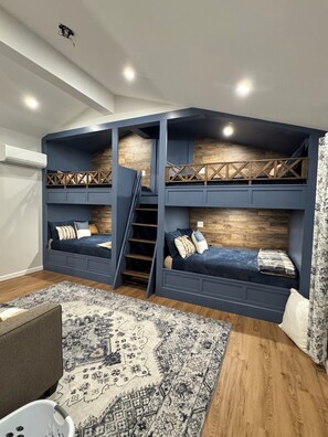 4 Schlafzimmer, Bügeleisen/Bügelbrett, WLAN, Bettwäsche
