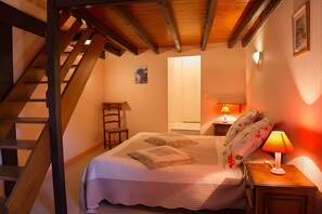 1 bedroom, bed sheets