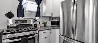 The Victorian House - 4BR Downstairs Unit • Pet-Friendly • Outdoor Patio & Grill
