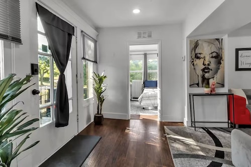 The Victorian House - 4 BR, Pet-Friendly with Outdoor Fire Pit