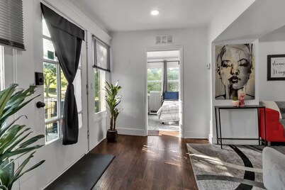 The Victorian House - 4 BR, Pet-Friendly with Outdoor Fire Pit