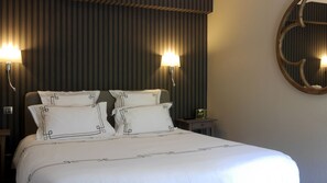 5 bedrooms, desk, iron/ironing board, free WiFi