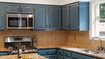 Mikrowelle, Ofen, Herdplatte, Geschirrspüler