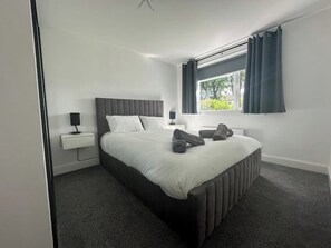 2 bedrooms, iron/ironing board, travel crib, free WiFi - ‘Beinn Ledi’ (Tullibody)