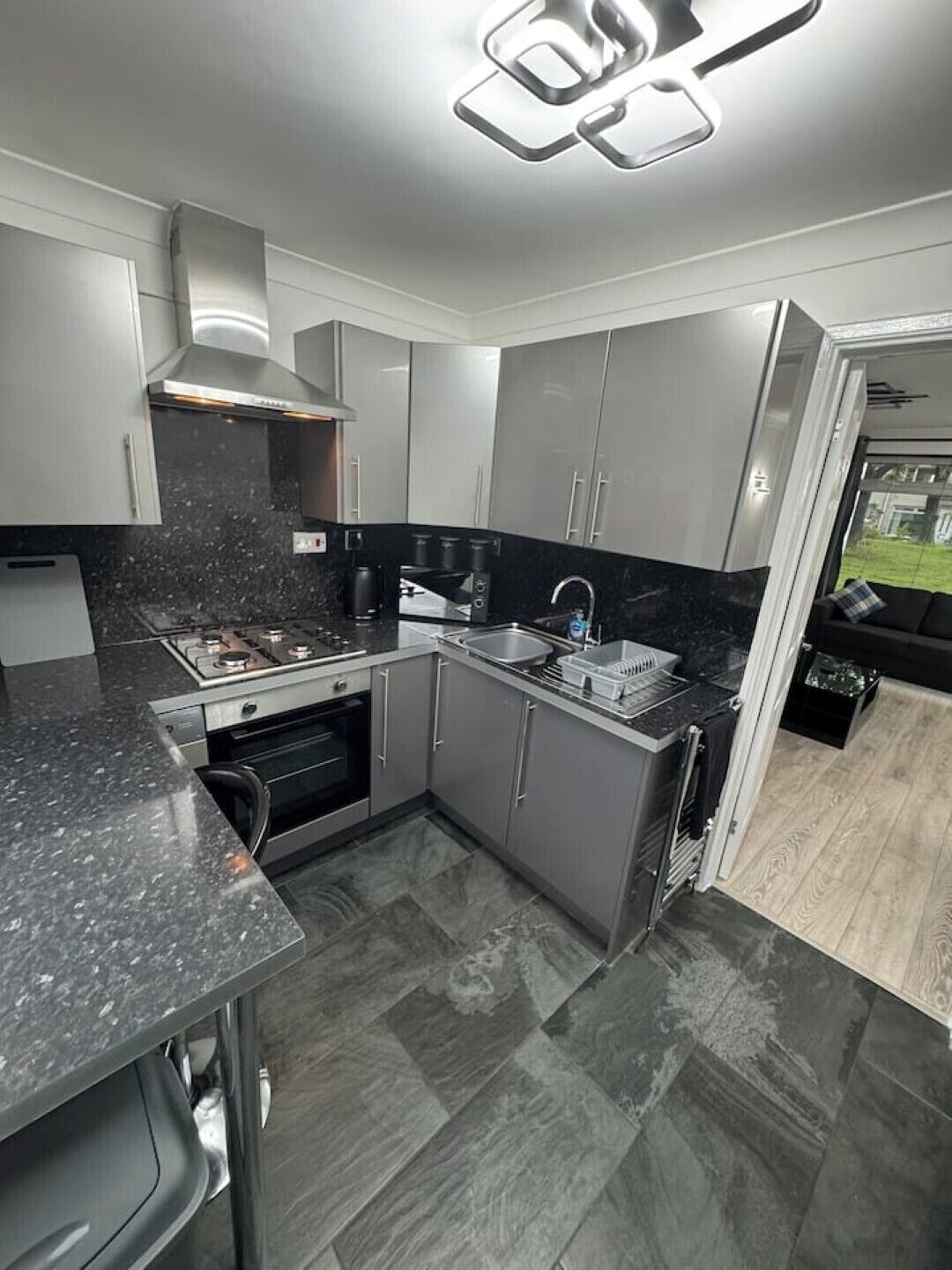 Refrigerador, microondas, horno, placa de cocina