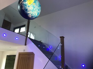 المنشأة من الداخل