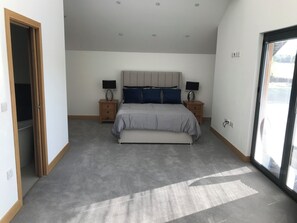 1 غرفة نوم وخدمة الإنترنت وملاءات أسرّة