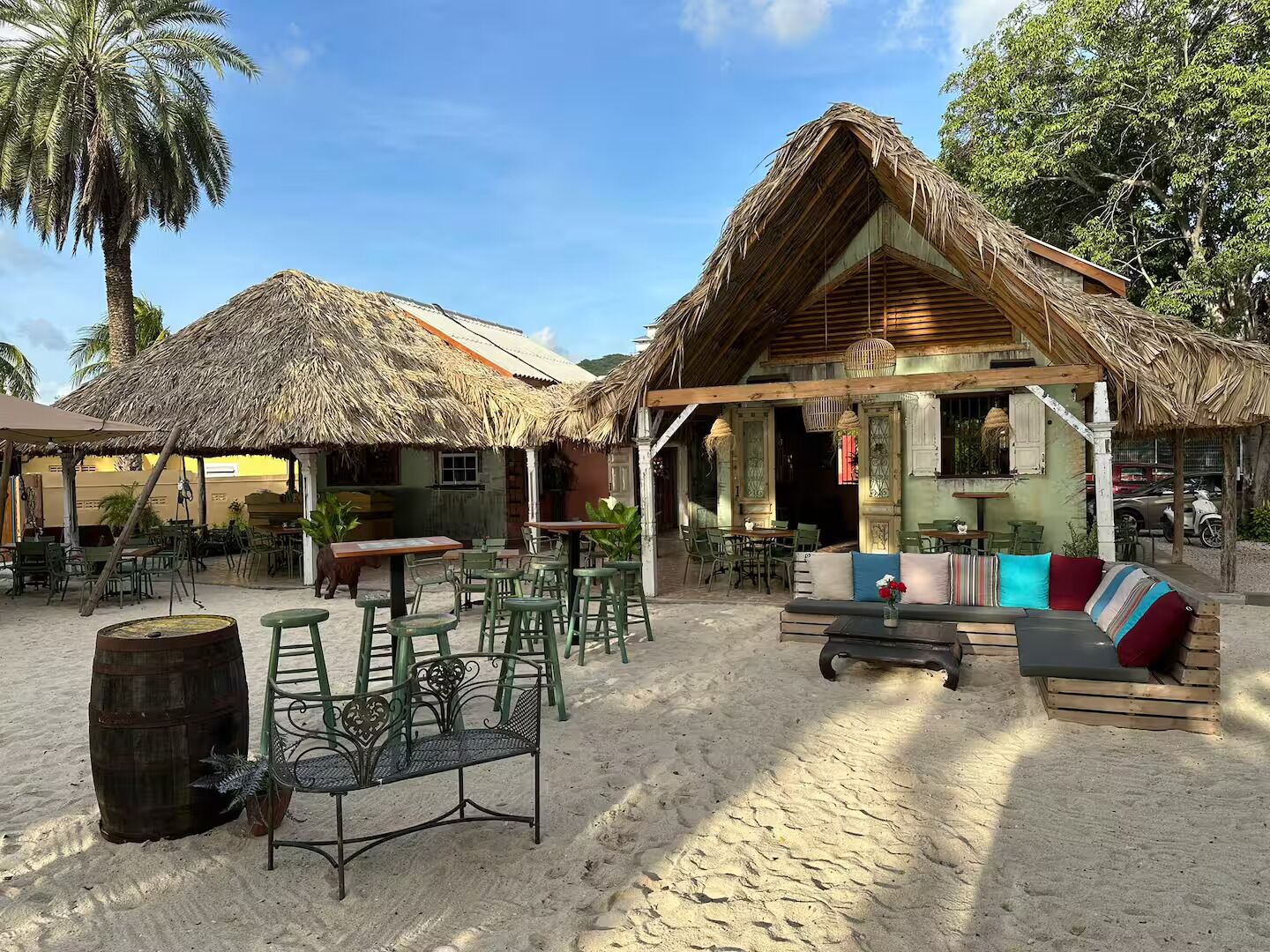 تناول الطعام بالخارج