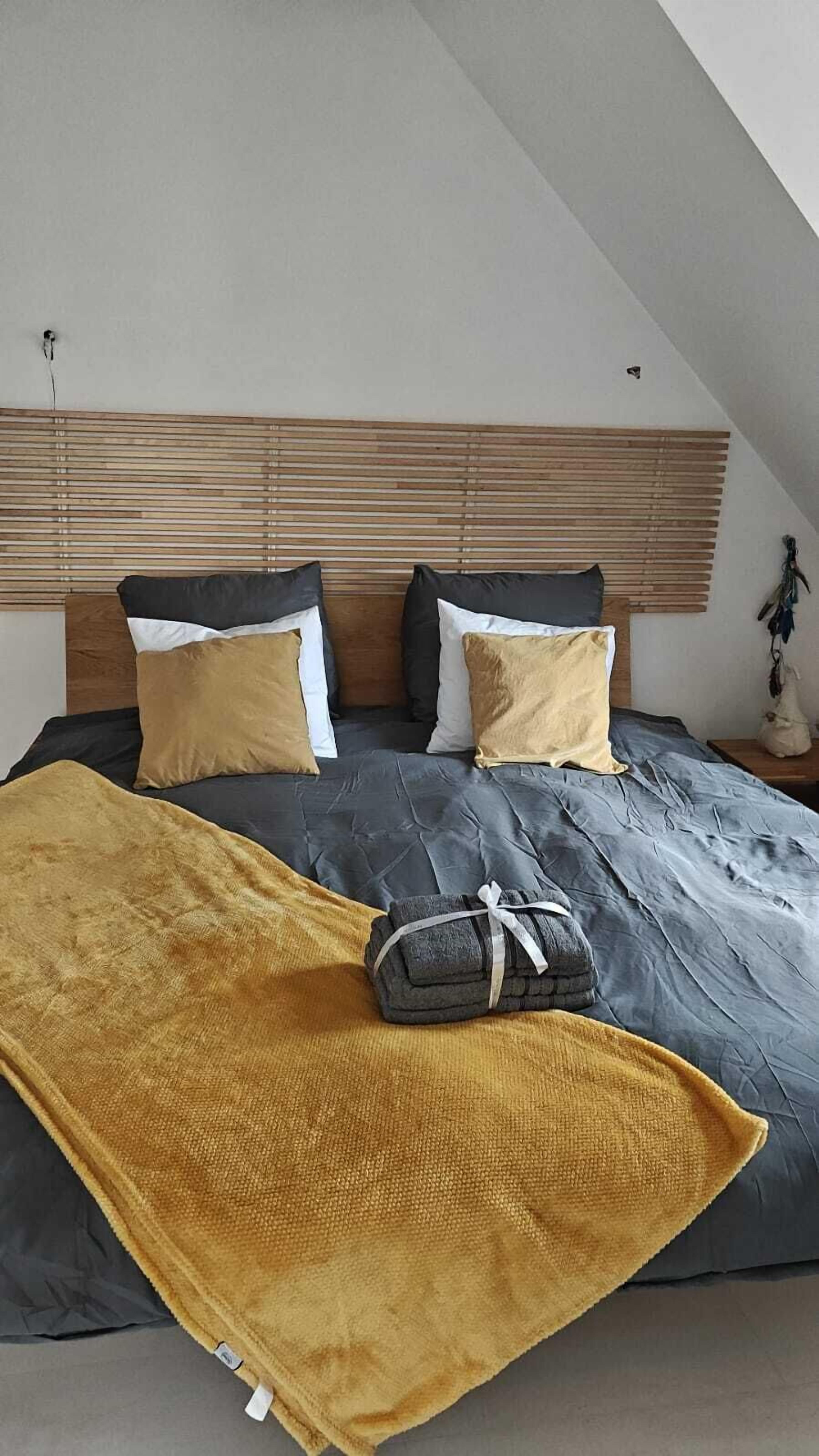 Vila superior, 4 quartos, para não fumantes, vista para o jardim | Escrivaninha, espaço de trabalho para notebook