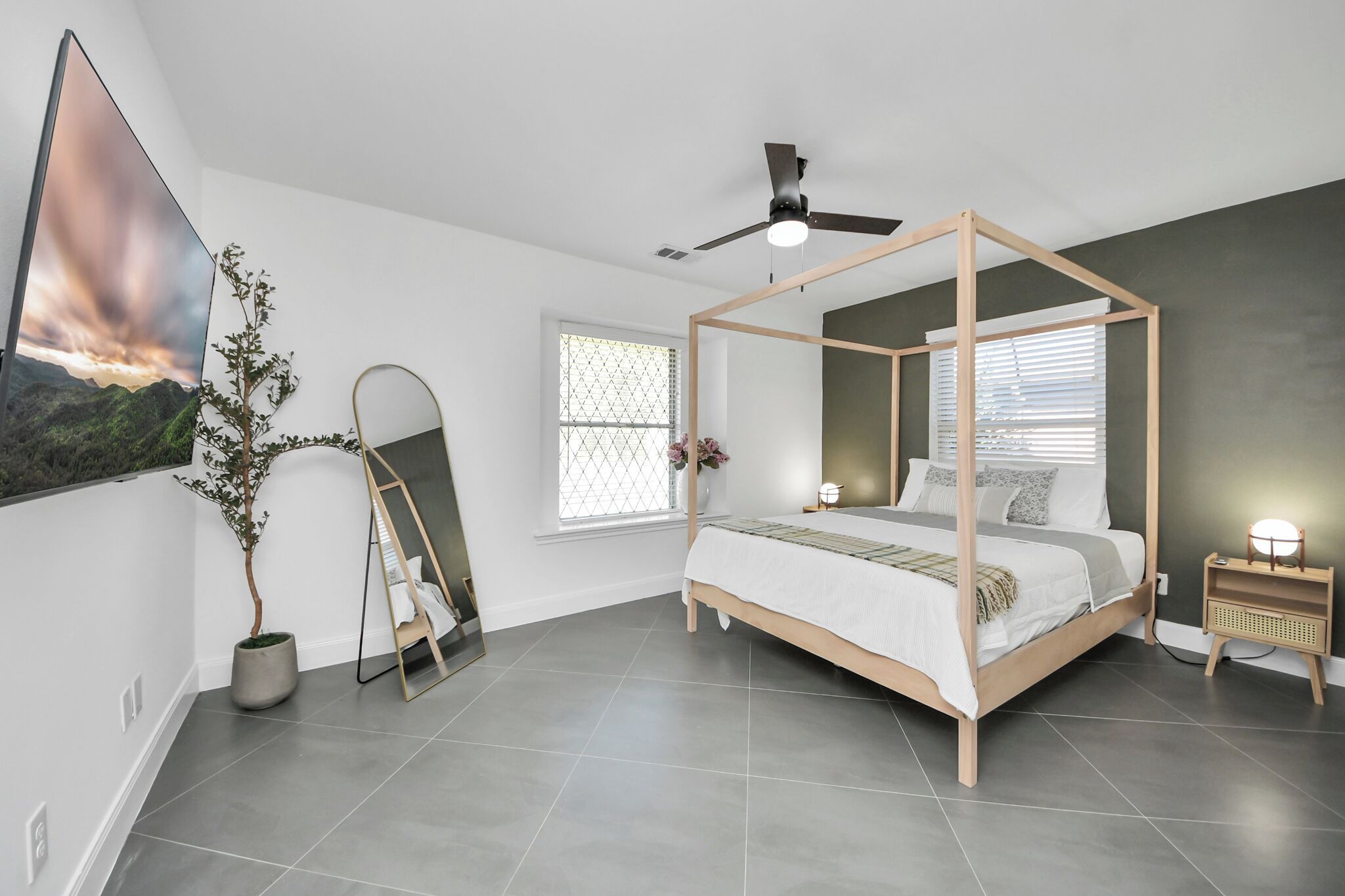 4 habitaciones, tabla de planchar con plancha, wifi y ropa de cama 