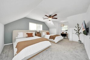 4 bedrooms, iron/ironing board, WiFi, bed sheets - *Pool | Near Galleria Mall, NRG stadium (Houston)