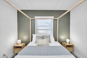 4 habitaciones, tabla de planchar con plancha, wifi y ropa de cama 