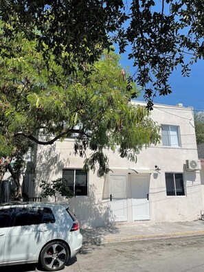 Exterior - Santa Catarina Consulate 3 min away (Ciudad Santa Catarina)