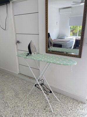 2 bedrooms, iron/ironing board, WiFi, bed sheets - Santa Catarina Consulate 3 min away (Ciudad Santa Catarina)