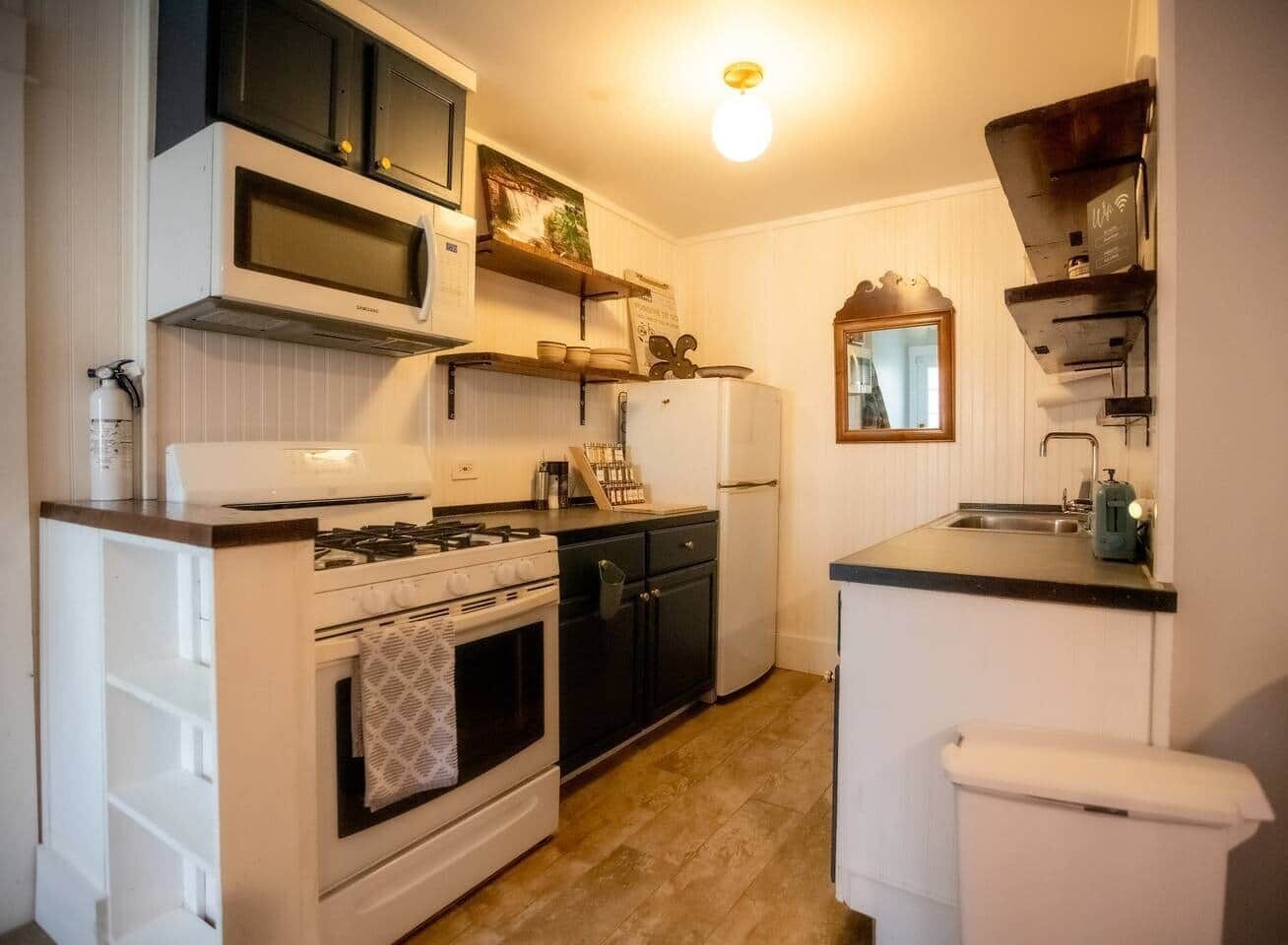 Refrigerador, microondas, horno y parrilla de estufa 