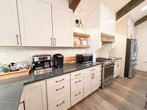 ميكروويف، فرن، موقد طهي مسطح، غسالة أطباق