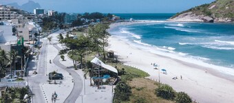 Apartamento e Deck com vista mar - Loft Rocha