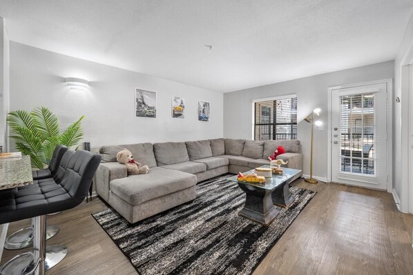 تلفزيون ذكي، تنس طاولة، كُتُب