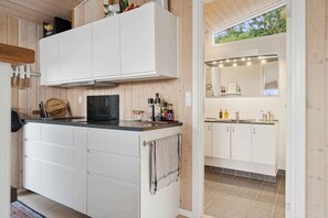 Fridge, oven, dishwasher, electric kettle - Active coastal holiday in cozy cottage (Slagelse)