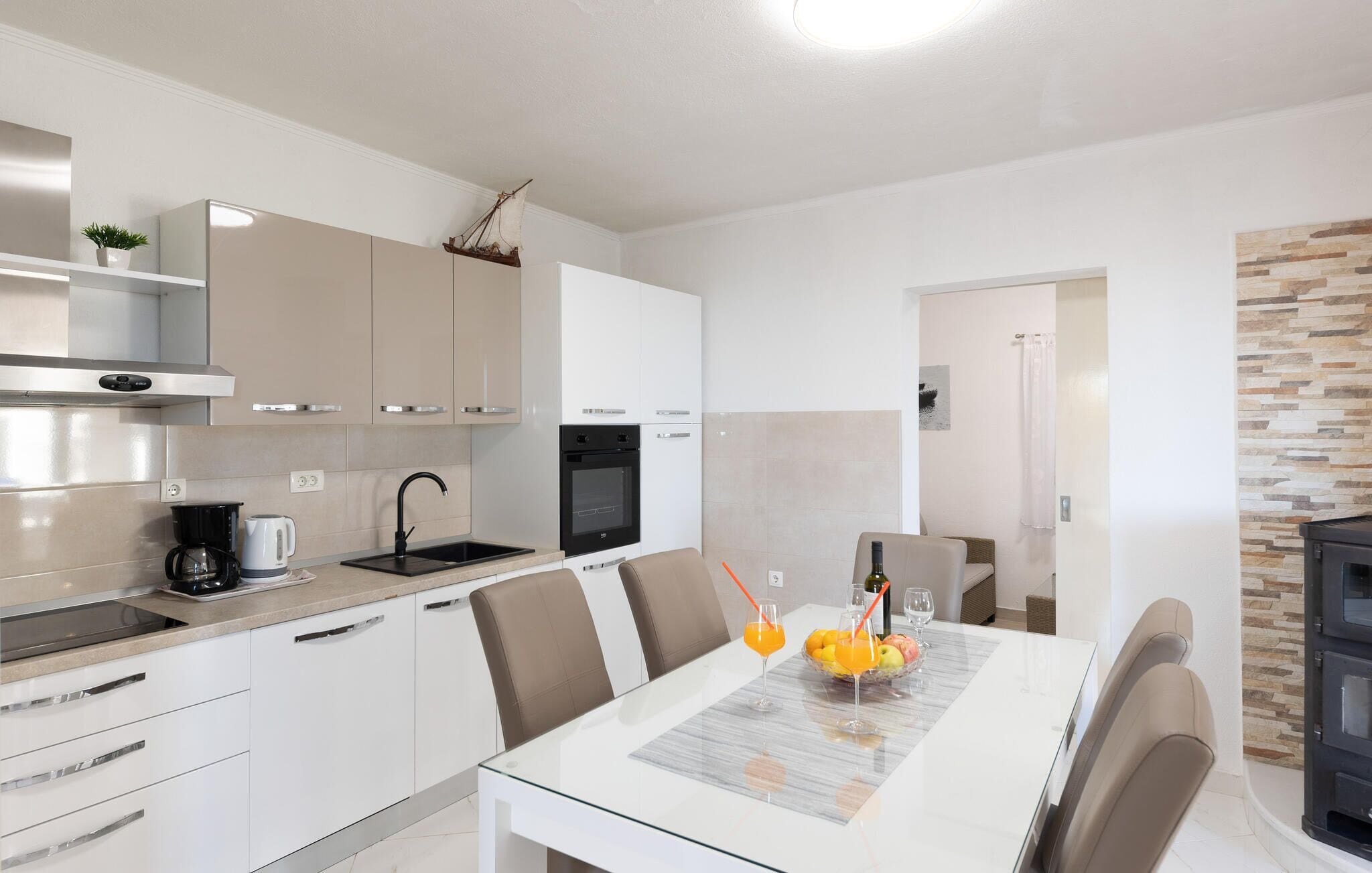 Fridge, oven, dishwasher, coffee/tea maker