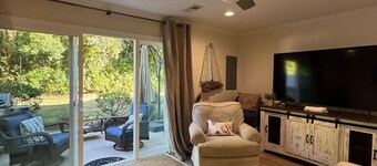 Charming 3BR/2.5B Townhome in Ocean Walk – Pools/Tennis, Walk to Village & Beach