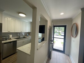 ميكروويف، فرن، موقد طهي مسطح، غسالة أطباق