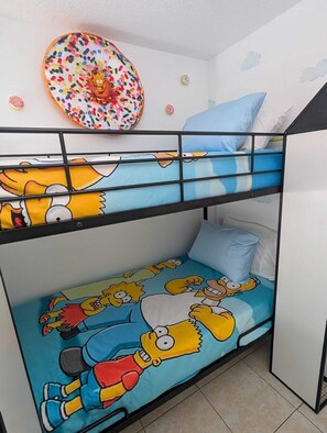 4 bedrooms, internet, bed sheets