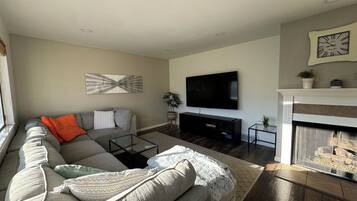 Televisión y chimenea