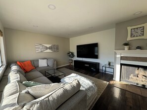 Televisión y chimenea