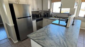 Mikrowelle, Ofen, Herdplatte, Geschirrspüler