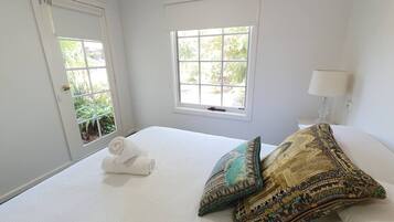 1 dormitorio, tabla de planchar con plancha, cuna de viaje y wifi