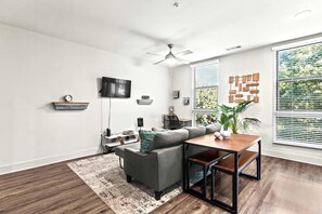 TV, offices - Serene Oasis in Ga Tech (Atlanta)