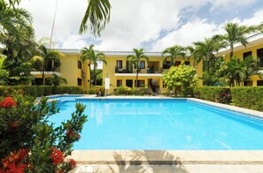 Pool - Bright Modern 2b/2b King bed, Walk to Beach & Town (Playas del Coco)