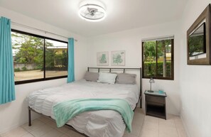 2 bedrooms, Internet, bed sheets - Bright Modern 2b/2b King bed, Walk to Beach & Town (Playas del Coco)
