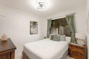 2 bedrooms, internet, bed sheets - Bright Modern 2b/2b King bed, Walk to Beach & Town (Playas del Coco)