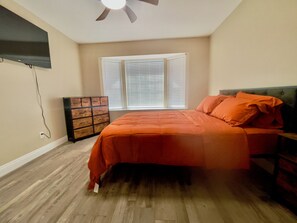 4 bedrooms, iron/ironing board, free WiFi, bed sheets