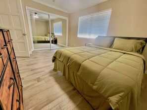 4 makuuhuonetta, silitysrauta/-lauta, Wi-Fi, vuodevaatteet