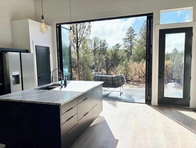 New Luxury Cabin Near Zion - Starlight Retreat - 3BR - 3BA with fire pit