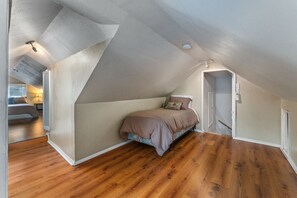 Iron/ironing board, WiFi, bed sheets - Soak Up Some Sunshine - S. Lakeshore Cabin (Chelan)