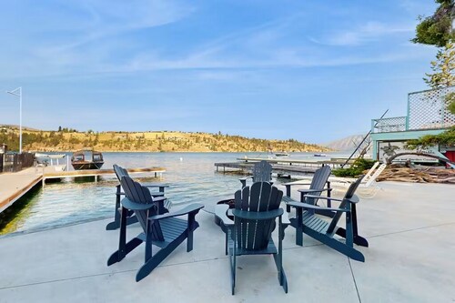 Soak Up Some Sunshine - S. Lakeshore Cabin