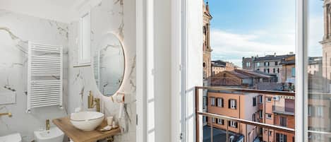 Deluxe Suite, Balcony, City View | Bathroom | Bathrobes, slippers, bidet