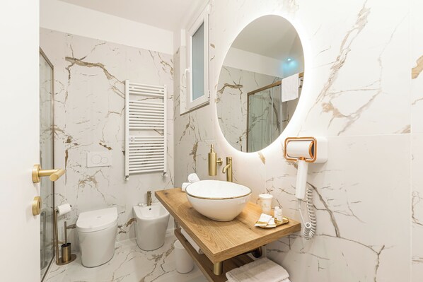 Suite Deluxe, balcon, vue ville | Salle de bain