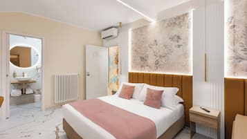 Kahden hengen deluxe-huone, parveke, näköala pihalle | Tallelokero huoneessa, pimennysverhot, äänieristys, silitysrauta/-lauta