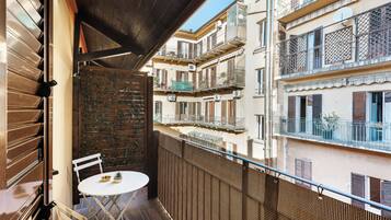 Double Room, Balcony, Courtyard View | In-room safe, blackout curtains, soundproofing, iron/ironing board