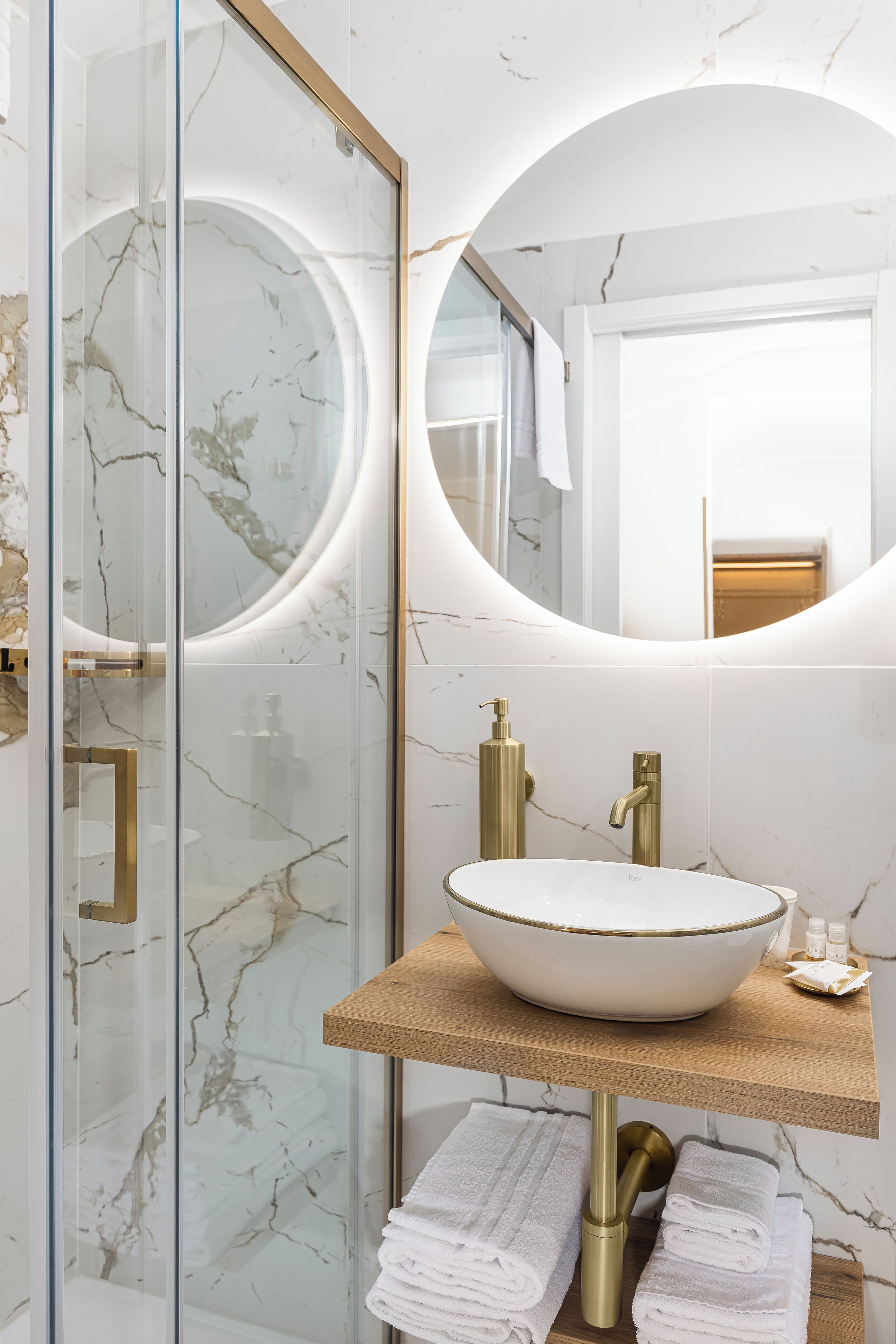 Deluxe Double Room, Balcony, Courtyard View | Bathroom
