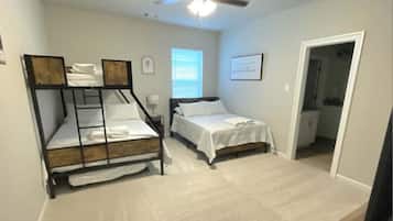 Skrivebord, strygejern/strygebræt, weekendseng, Wi-Fi