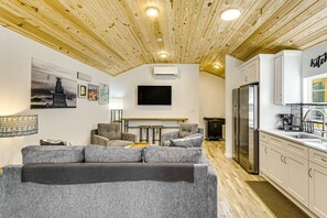 TV - Cottage Retreat/1 Mile From Popular Boat Launch (Lillian)