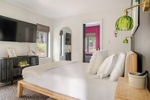 2 bedrooms, WiFi, bed sheets - Nordic Nook: Scandinavian Forest Escape + EV charger (Mifflintown)