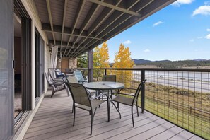 屋外ダイニングエリア