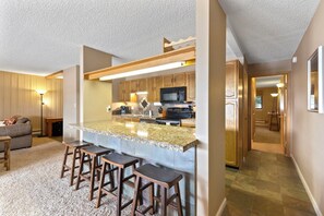 Interior - Beautiful 2-Bedroom Condo Overlooking Lake Dillon! (Dillon)